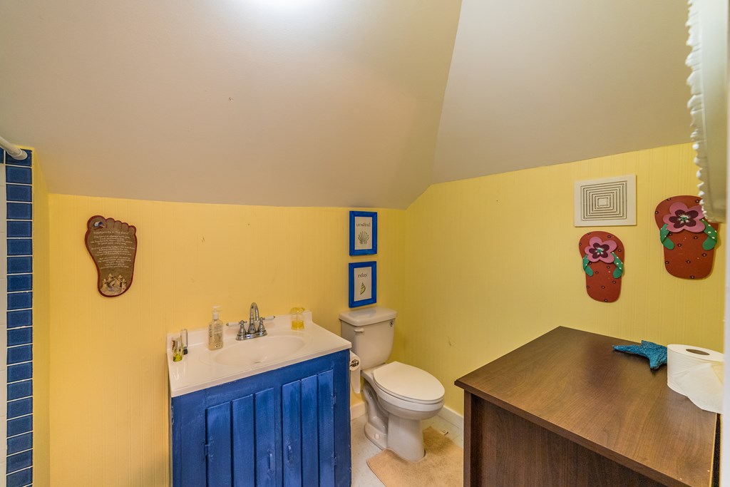 106 Bay Ave 15