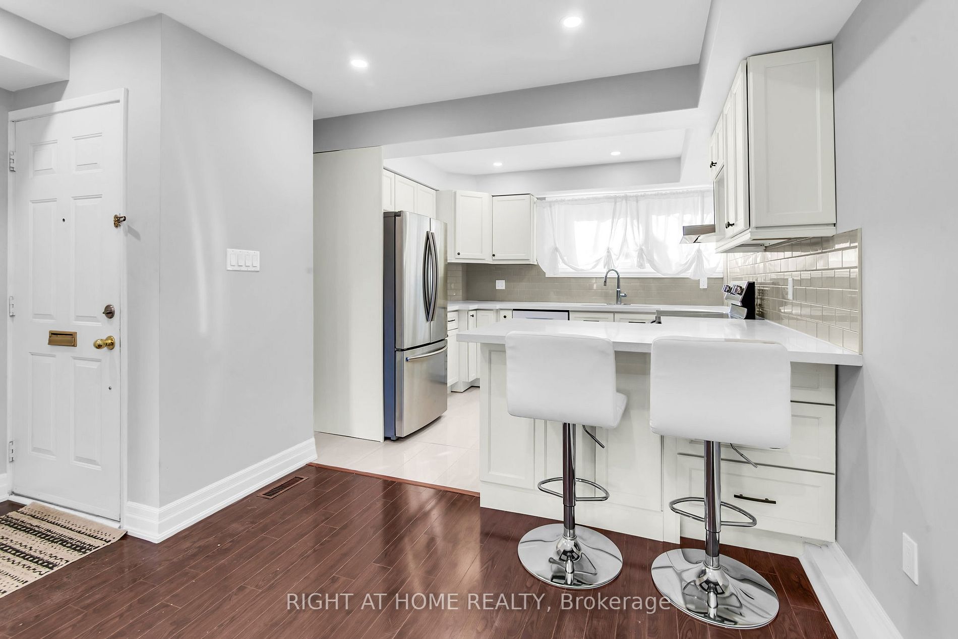 2716 E St Clair Ave 13