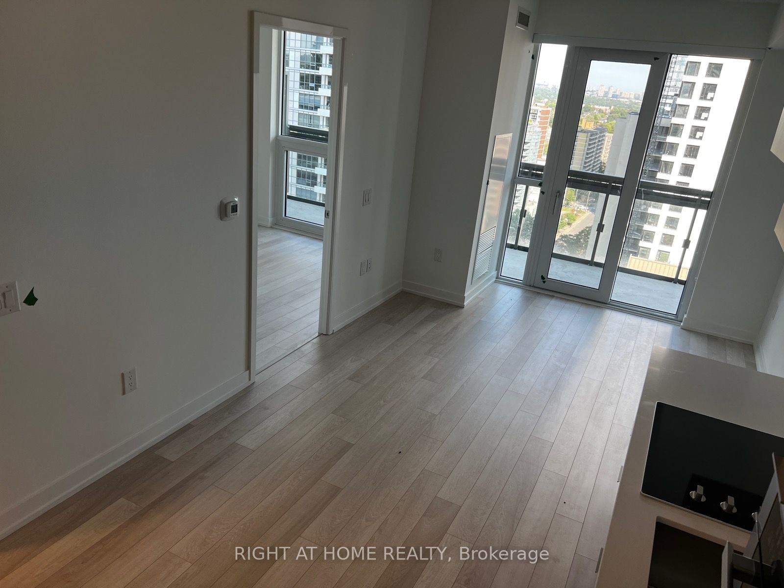 39 Roehampton Ave 1610