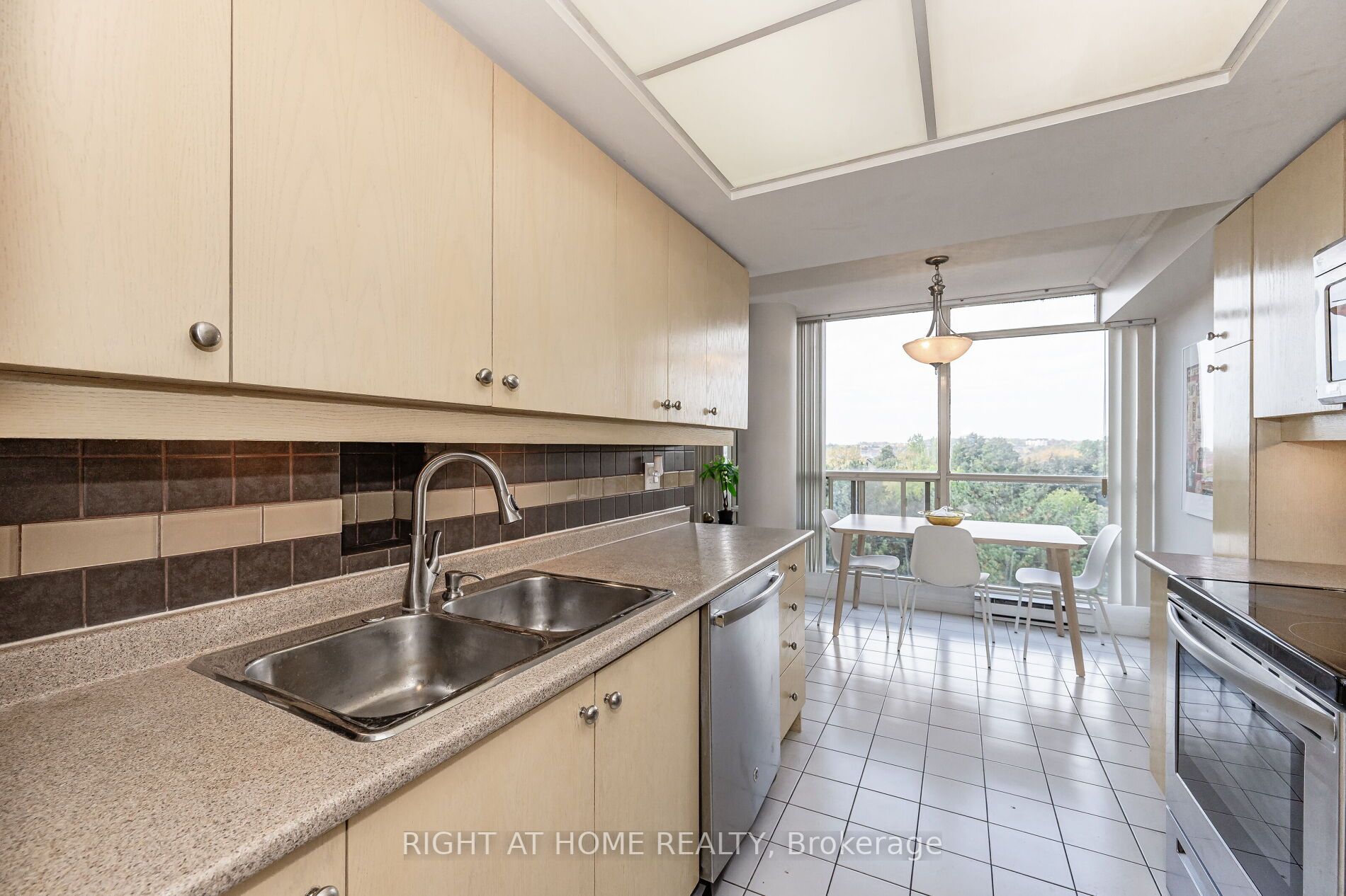 45 Kingsbridge Garden Circ 503