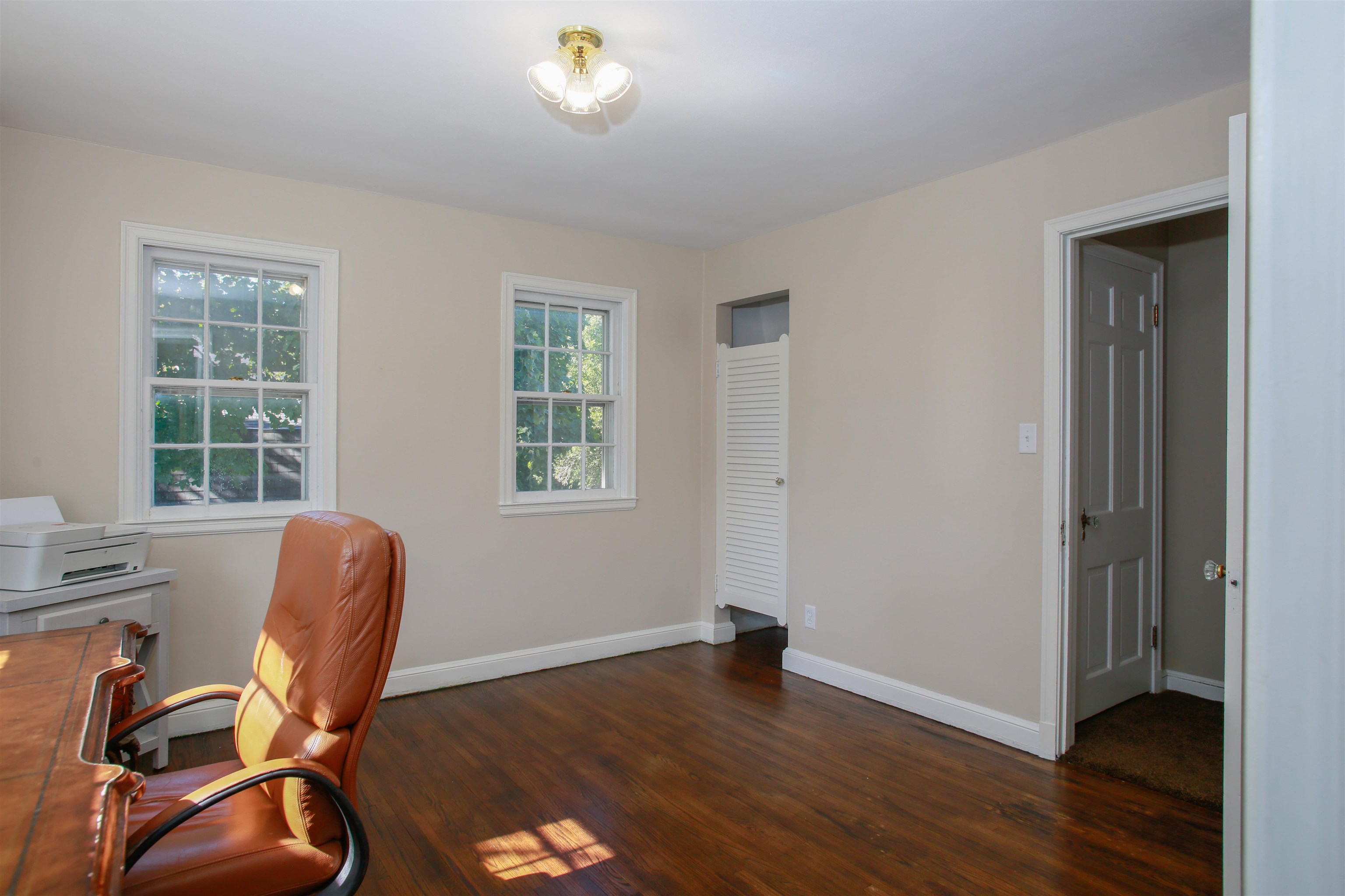 1325 W Lincoln