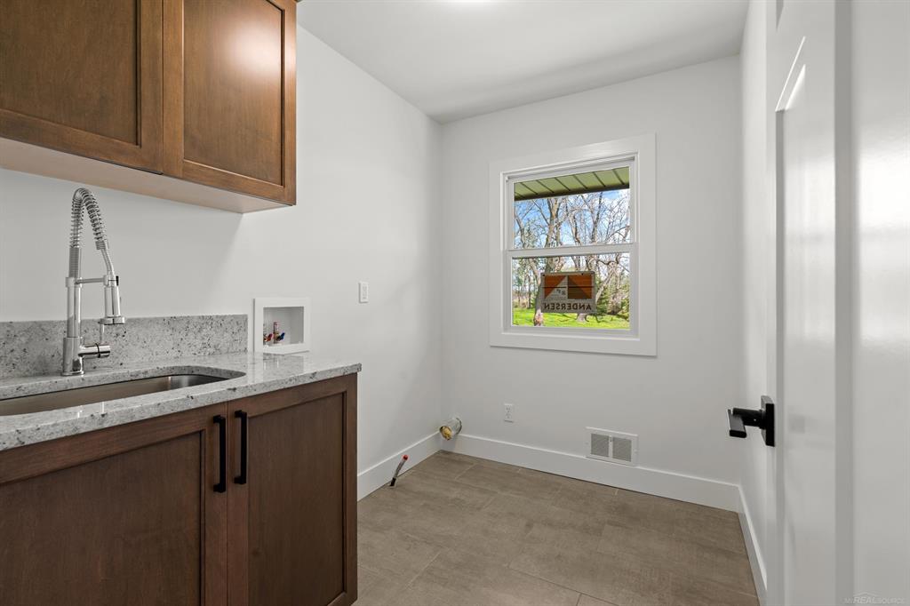 7533 Roberta Lane