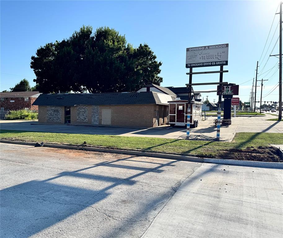 Location, Location, Location!
This prime corner lot sits on a high-traffic street and includes an existing building—ready for your business! Whether you're launching a new venture or expanding your investment portfolio, this is a turn-key opportunity in a high-visibility location.