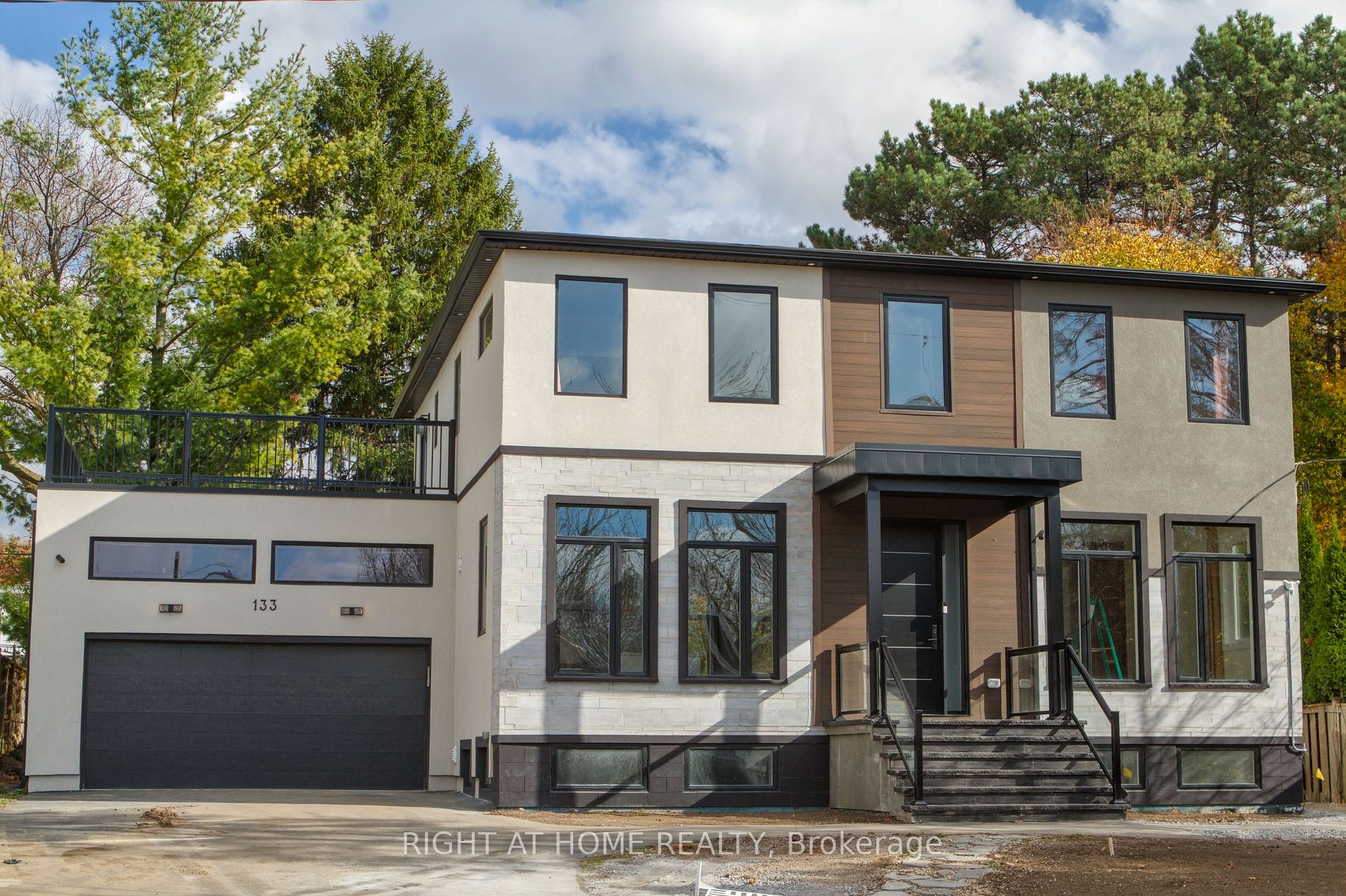 133 Roxborough Rd Main