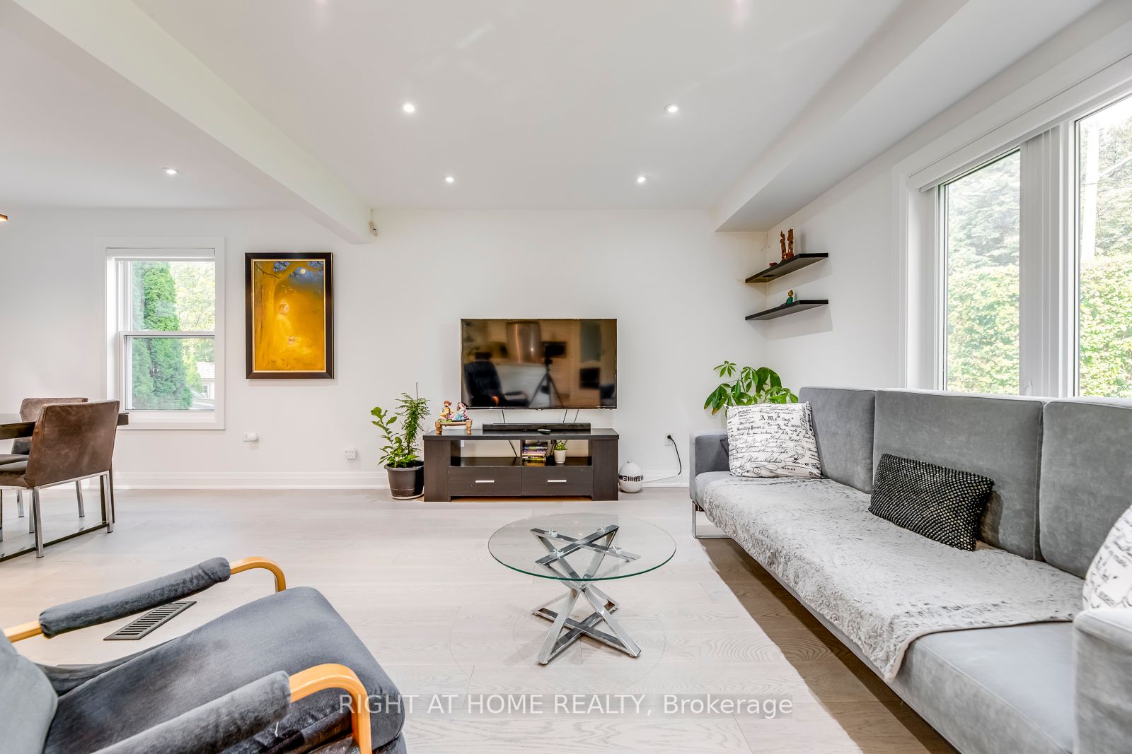 5 Saunders Cres