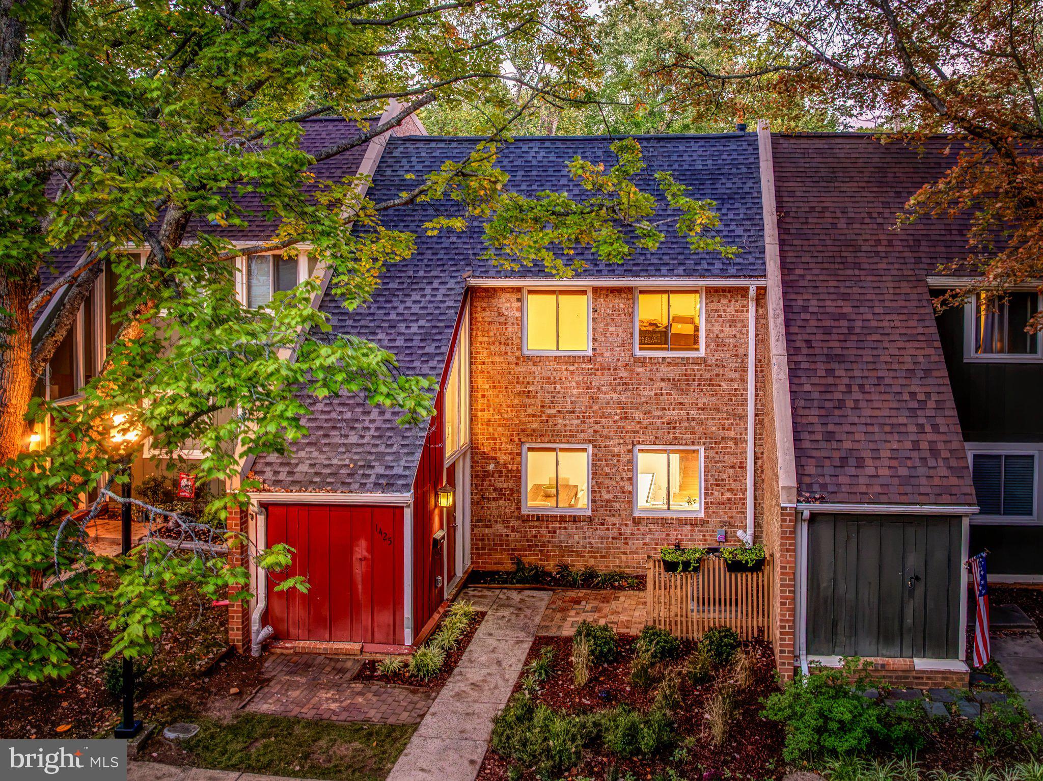 1425 Greenmont Court