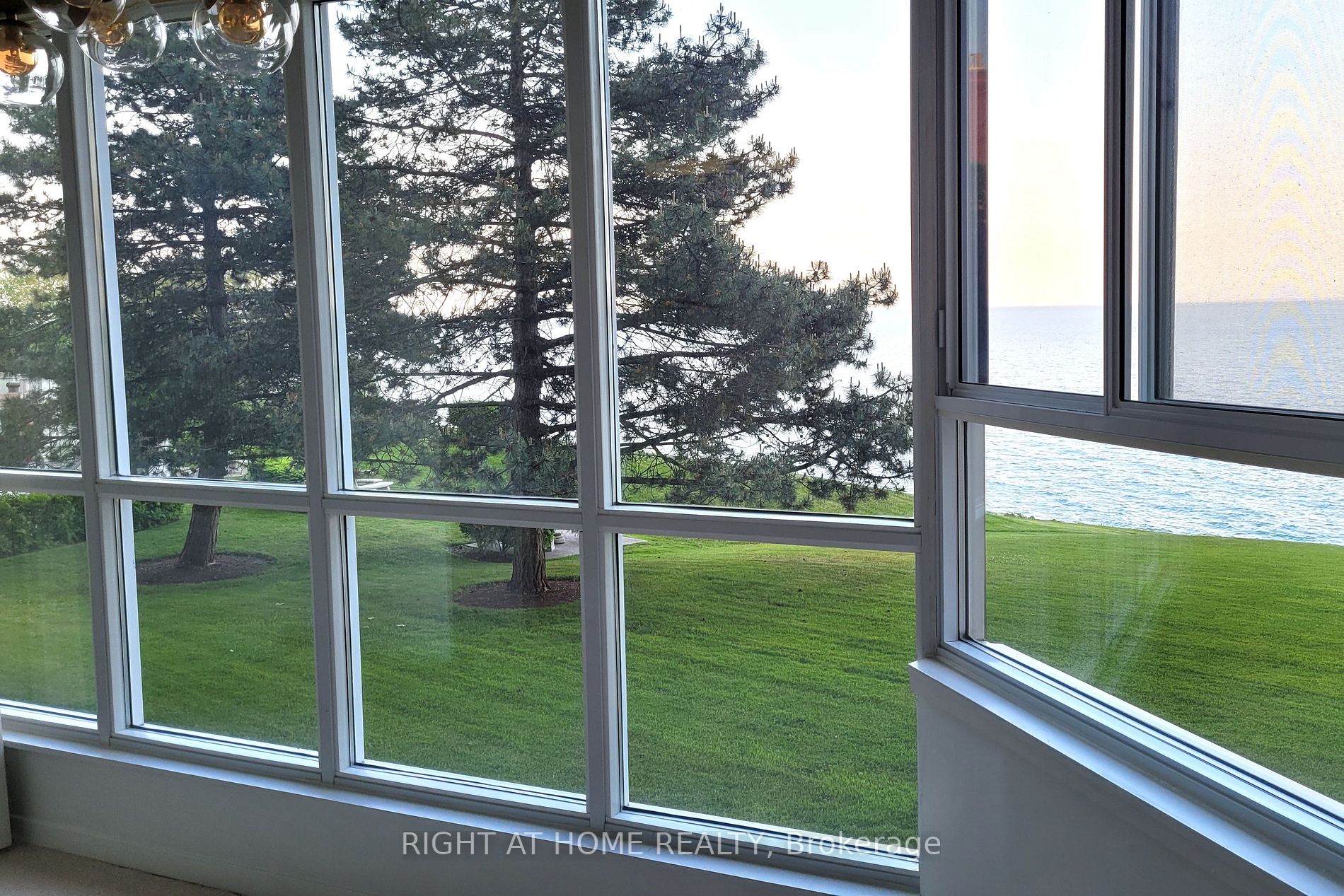 5280 Lakeshore Rd 207