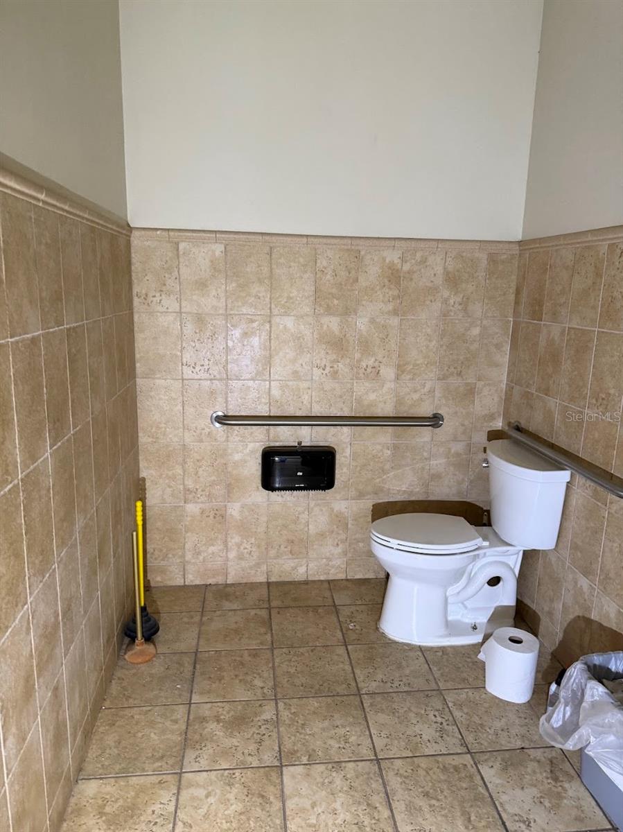 1400 S Us Hwy 441, Building 910 912