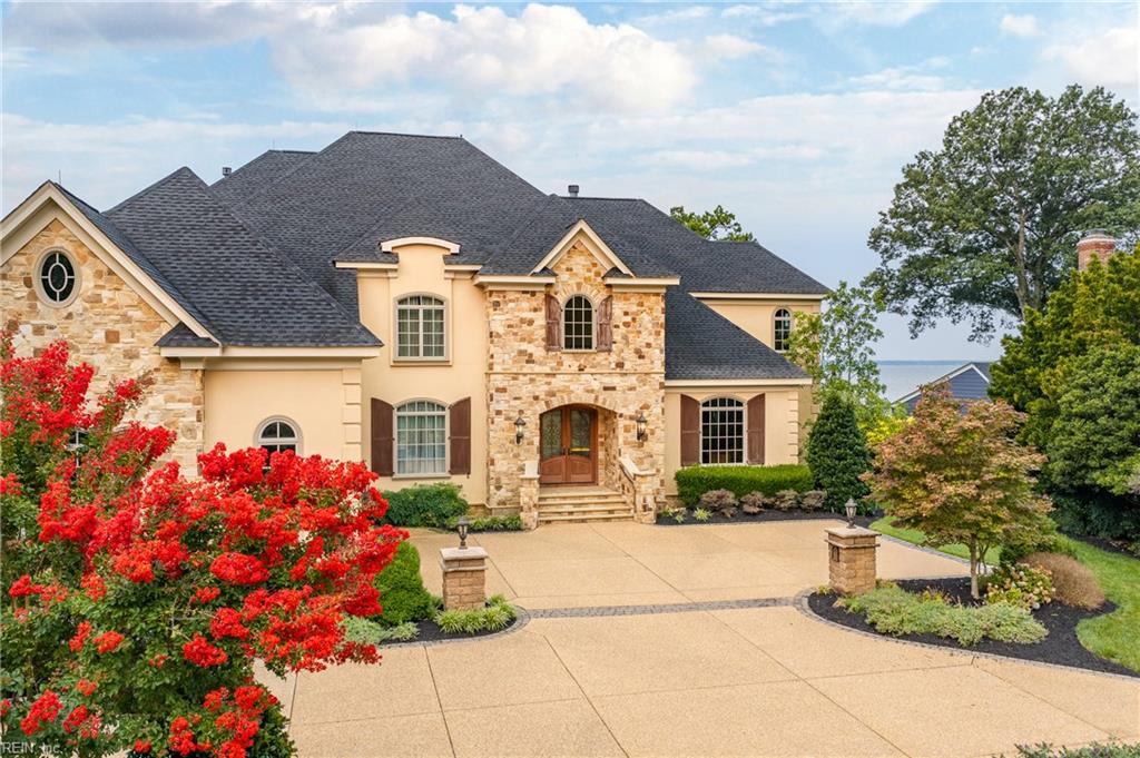 809 Riverside Drive