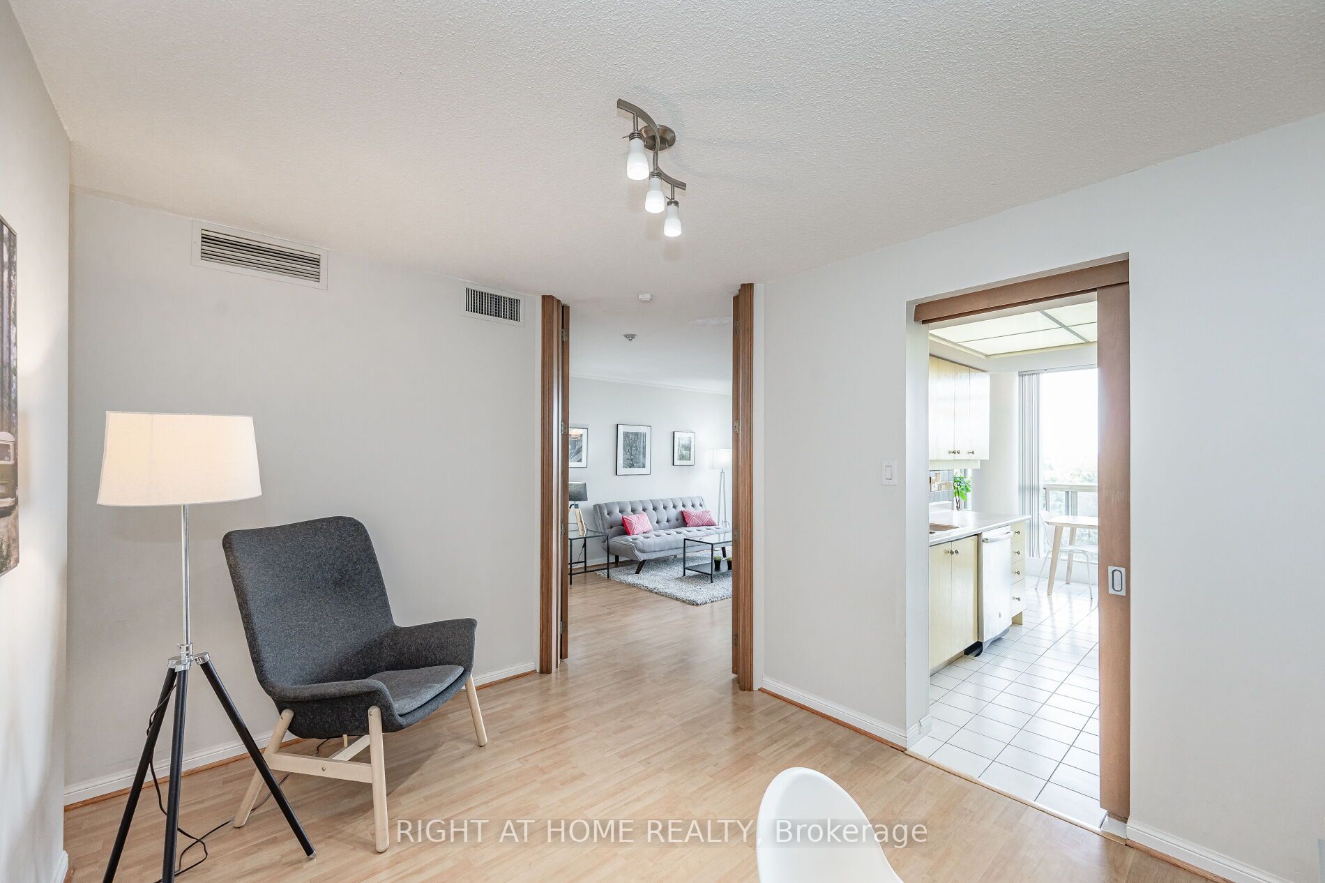 45 Kingsbridge Garden Circ 503