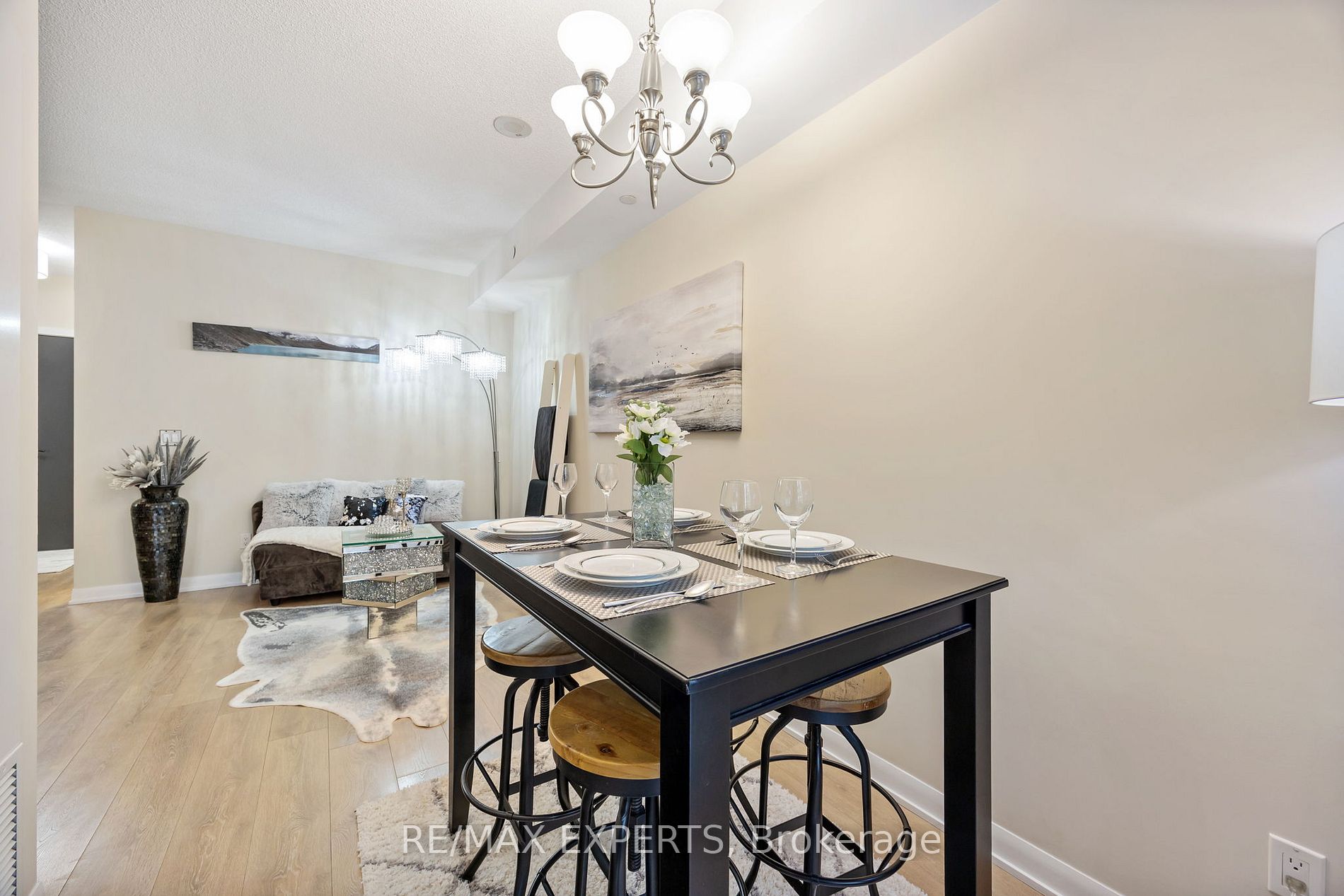 435 W Richmond St 802