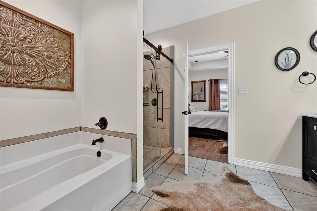 38 Lone Oak Boulevard