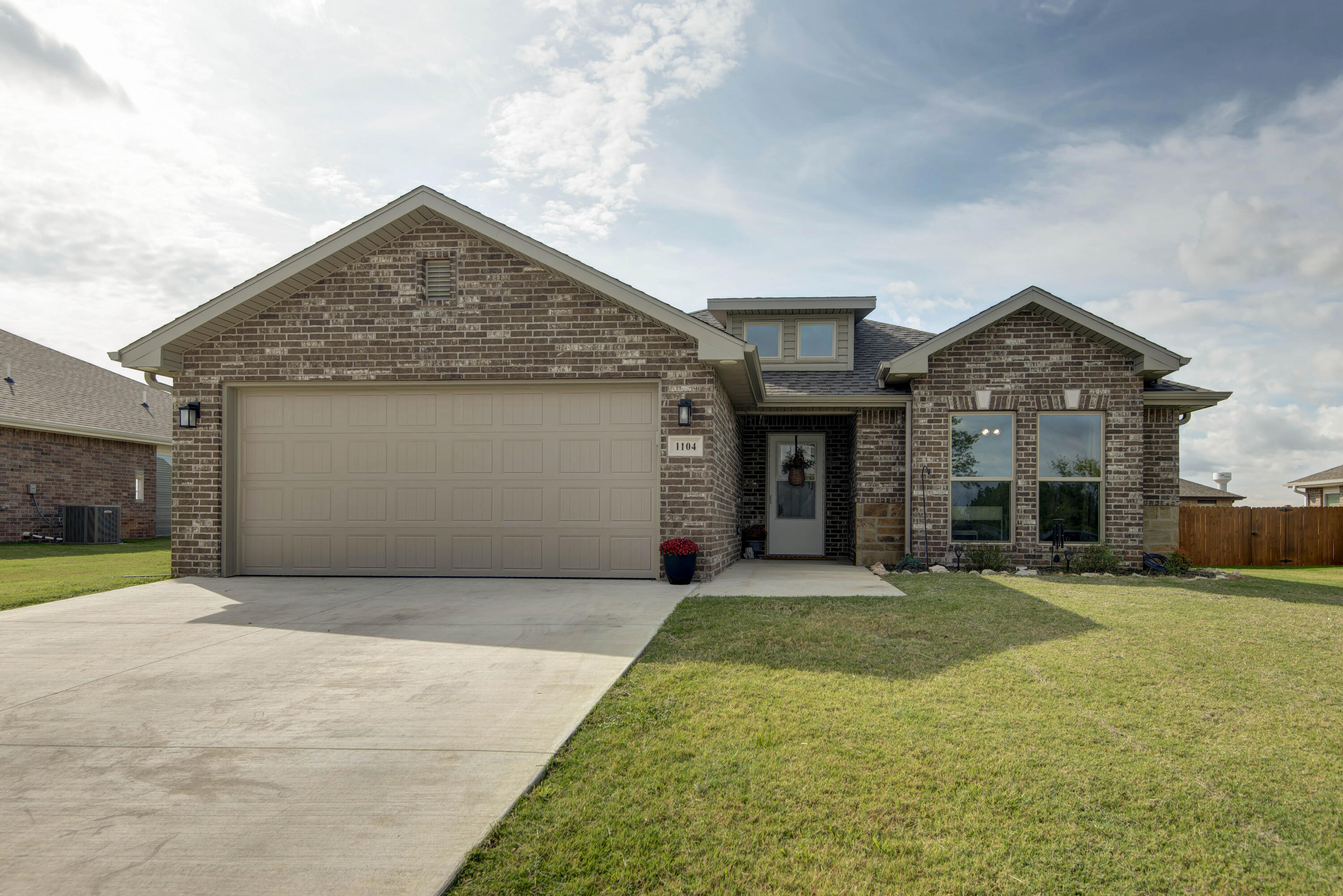 1104 W Pebblebrooke Drive
