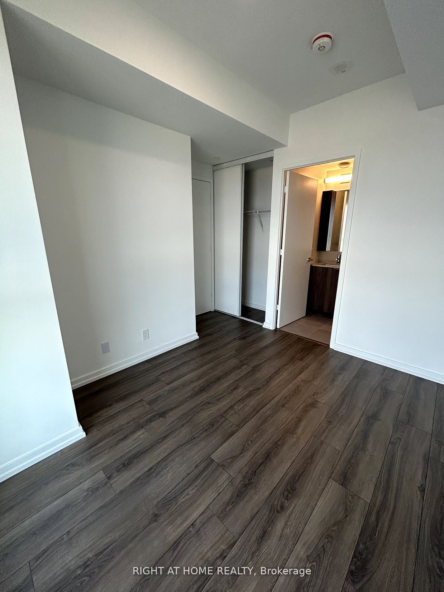 7890 Jane St 5207
