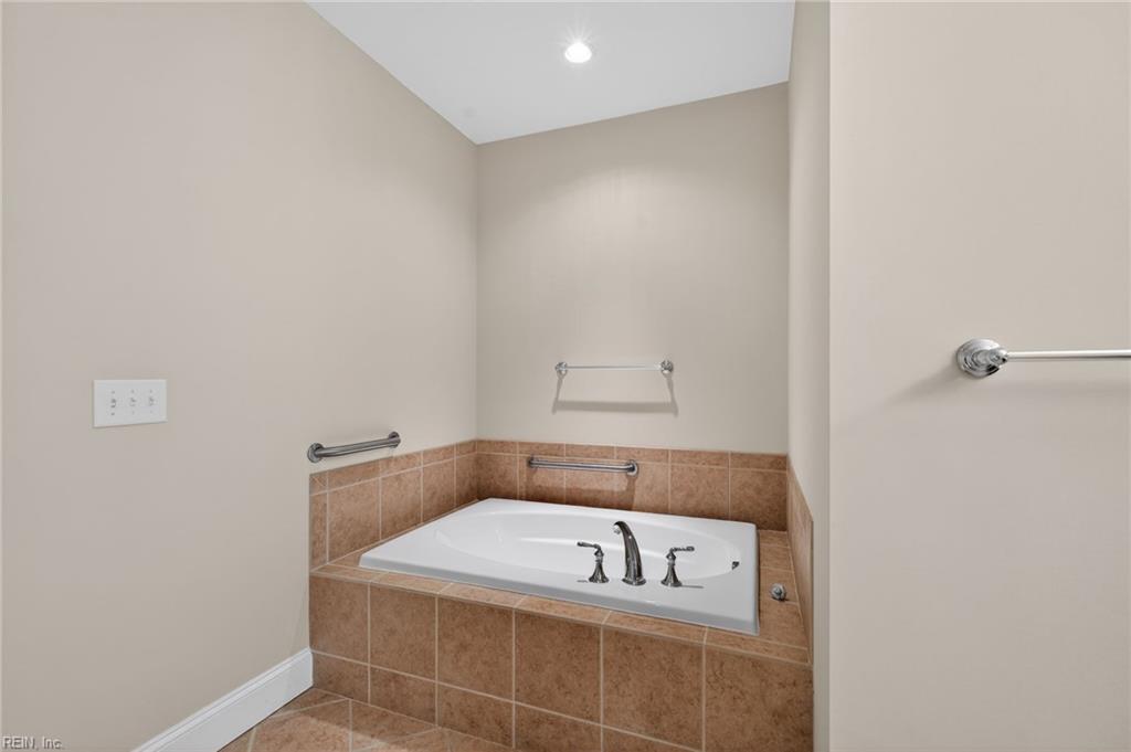 955 Bolling Avenue 204