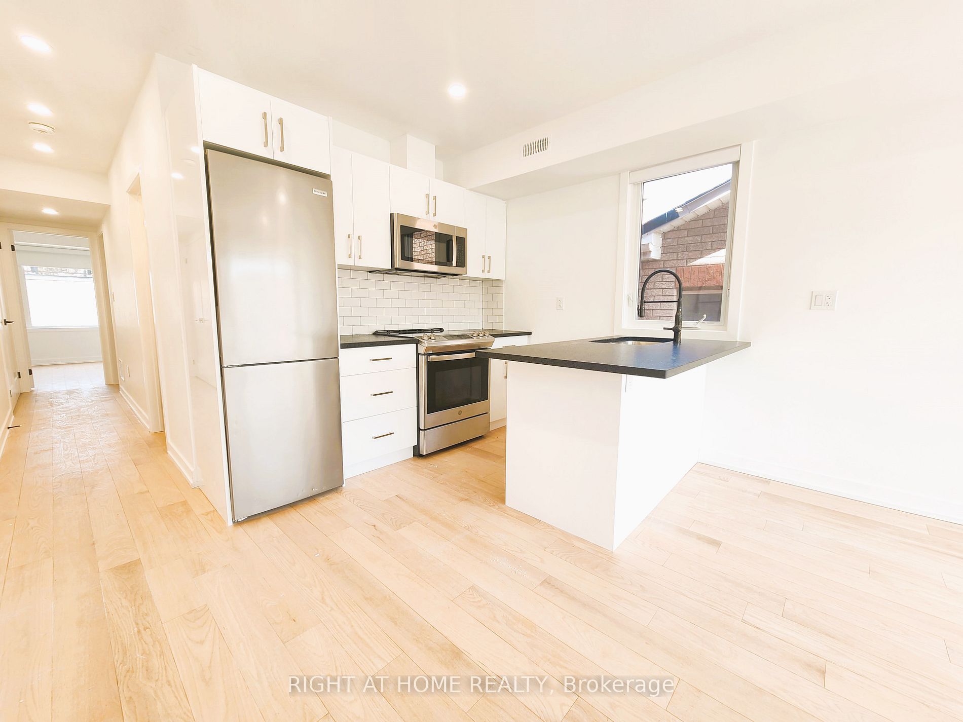 106 Lappin Ave 4