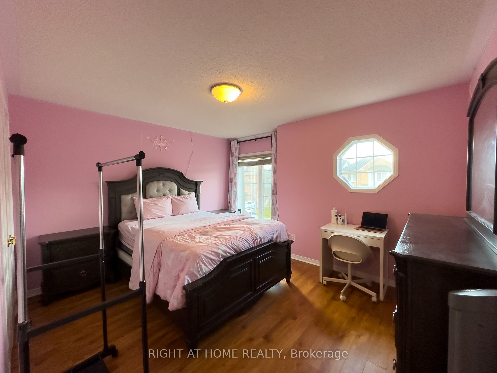 30 Pauline Cres 6
