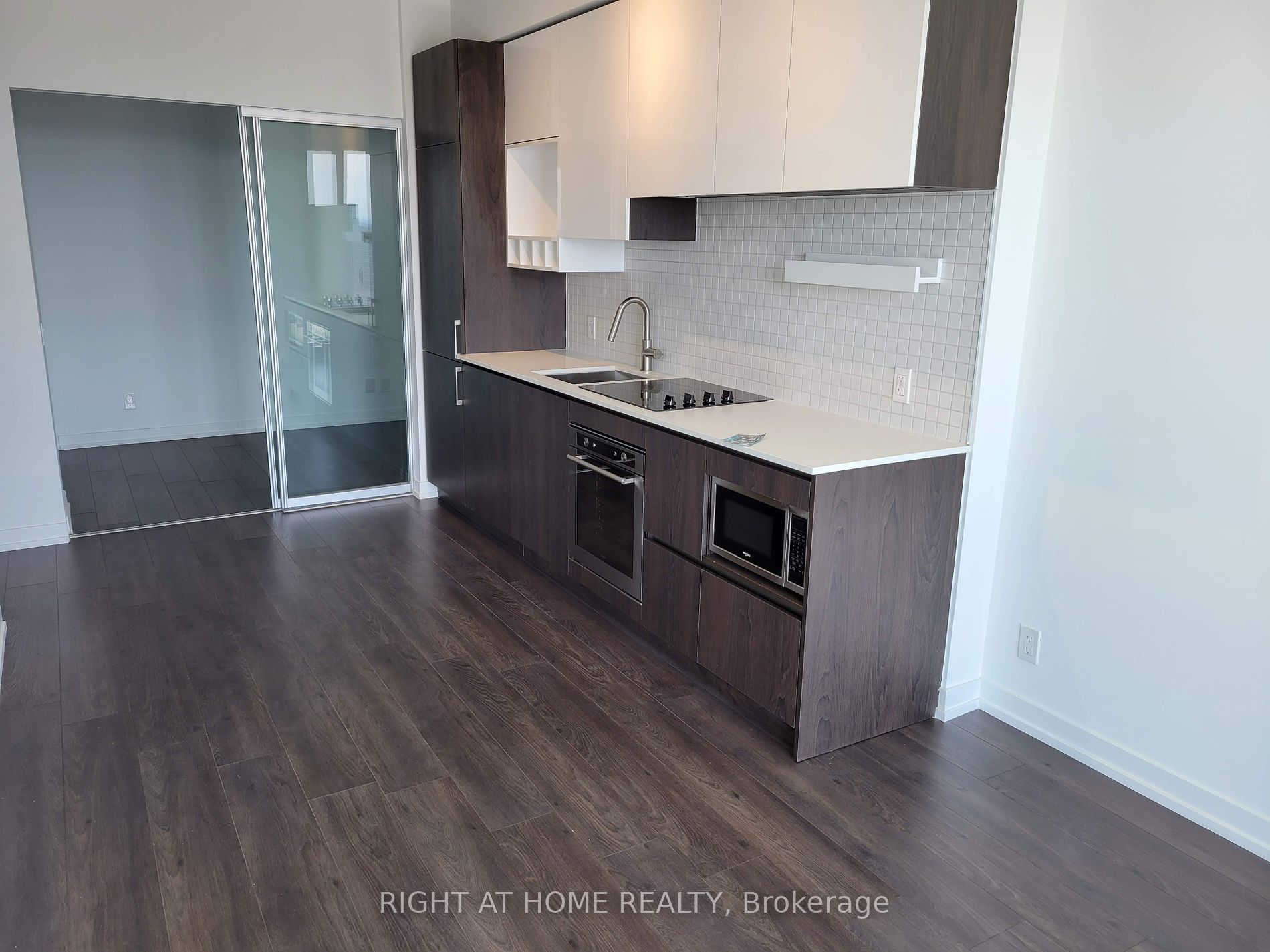 950 Portage Pkwy 6107