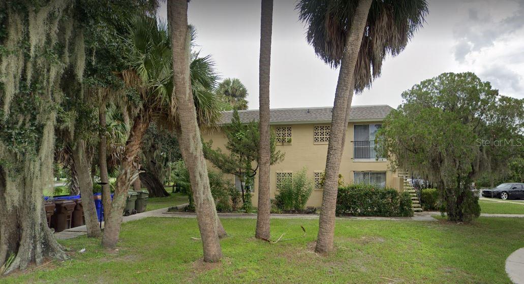305 E Dakin Avenue 11