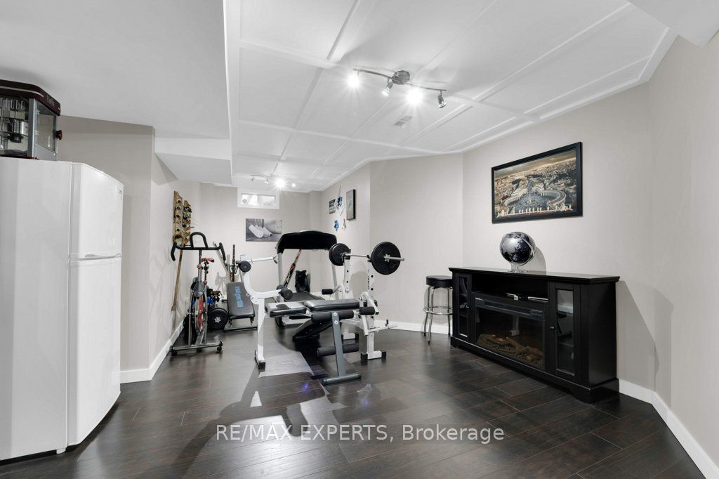 10 Esposito Dr