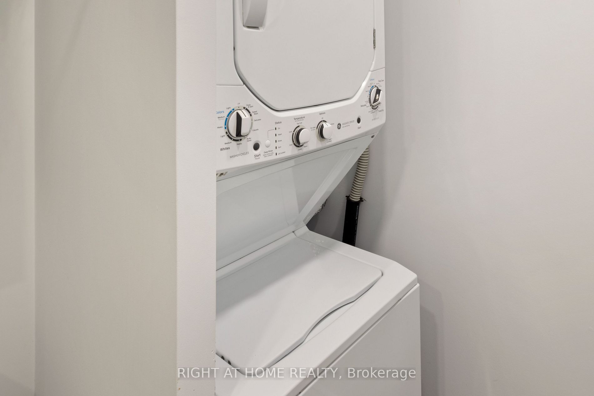 65 Regatta Cres #main