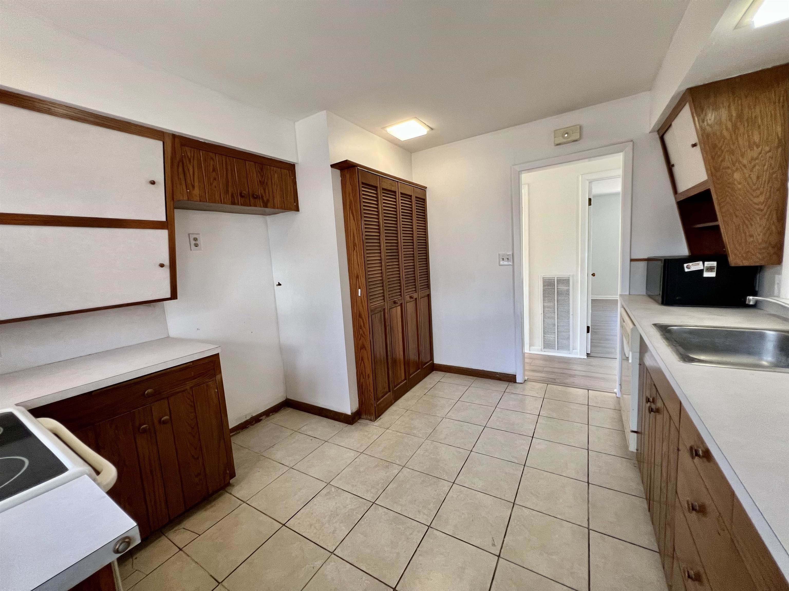 821 E 10th