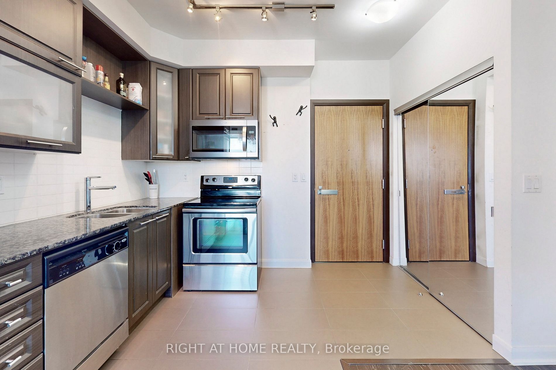 500 Sherbourne St 2402