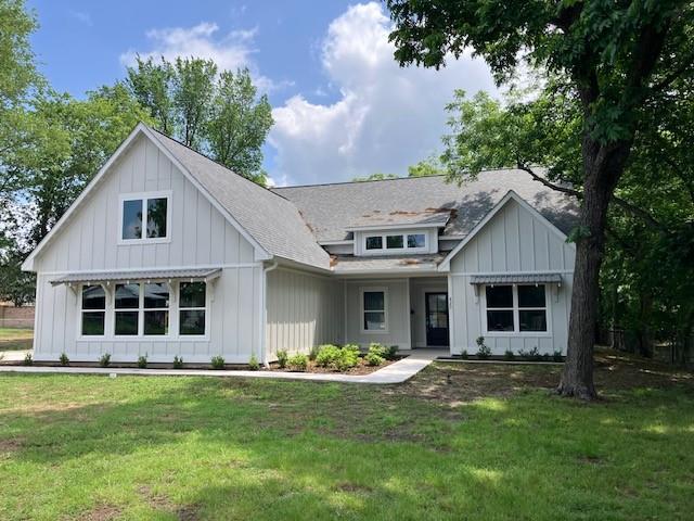 Freshly completed new construction with custom home quality! Mature trees surround this 3 bed 2 bath home which is just off the main roads but still a quick 15 minute walk to downtown Sulphur Springs. Inside are tall vaulted ceilings in both the living room and main bedroom. Numerous additional features including wood burning fireplace, quartz countertops, mud room, walk-in pantry, laundry room with it's own sink, large covered back porch, fully fenced back yard with good quality privacy fencing, 2 car attached garage, and so much more!