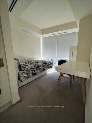 180 University Ave 4102