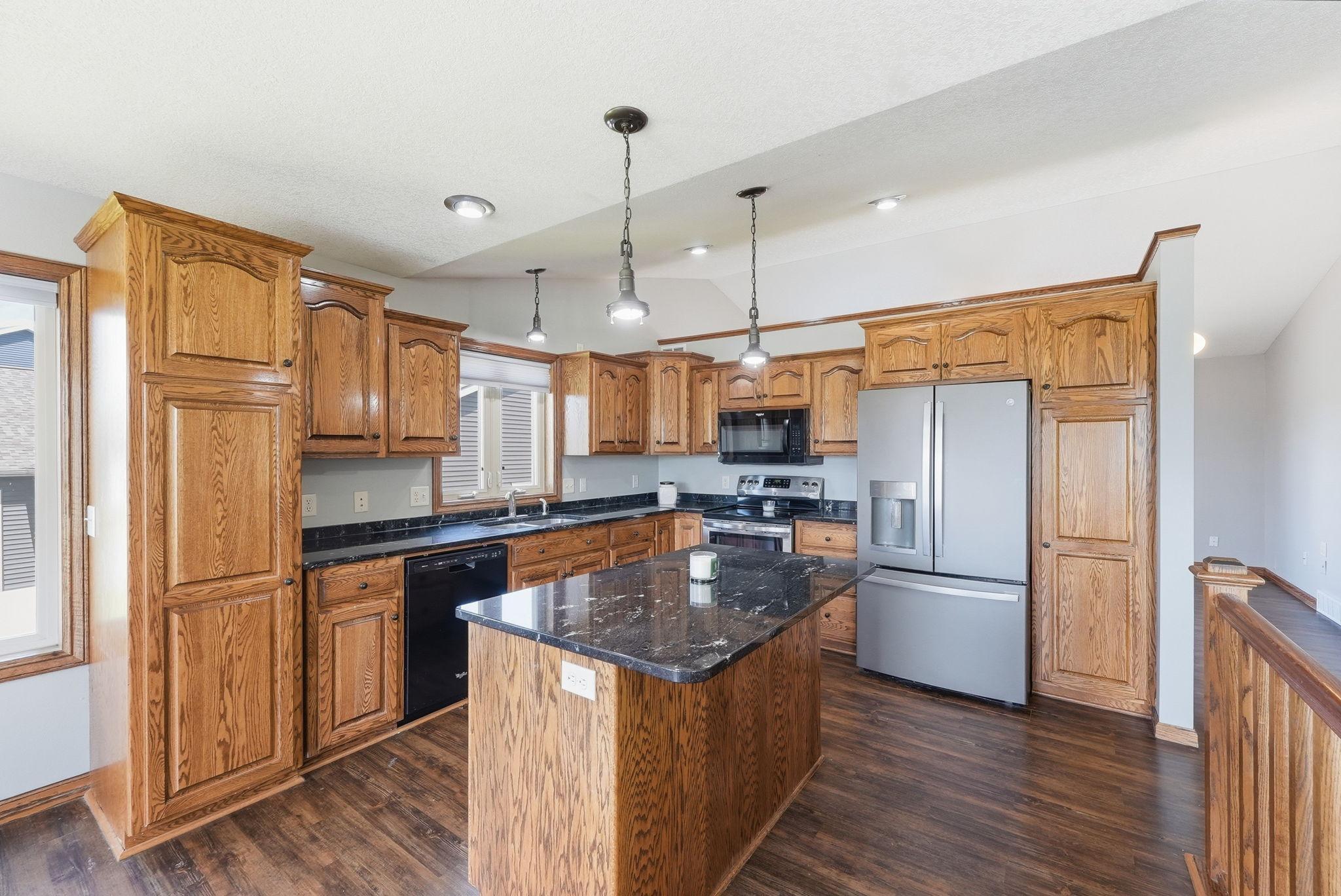 1306 Iris Lane NE