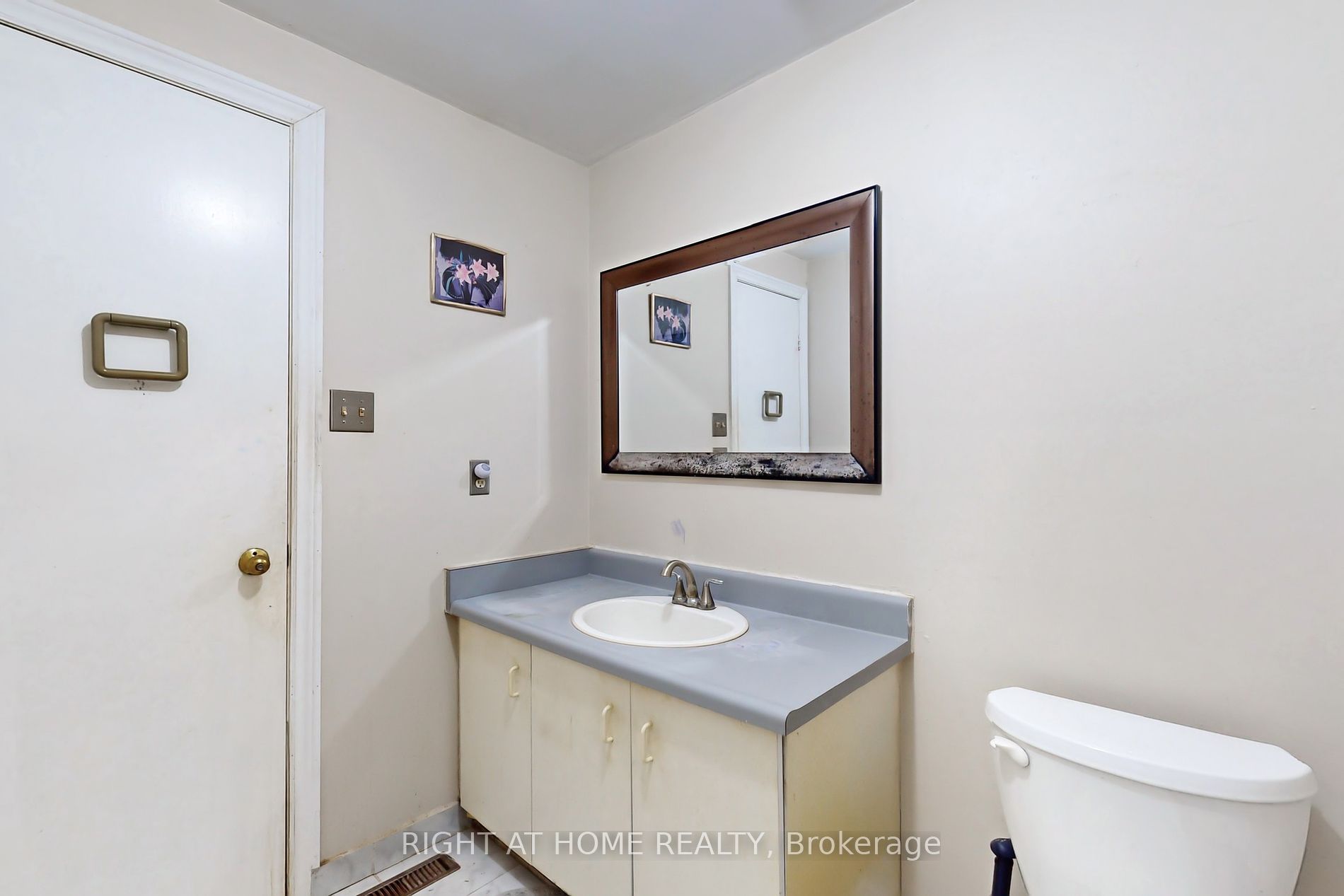 22 W Carr Dr