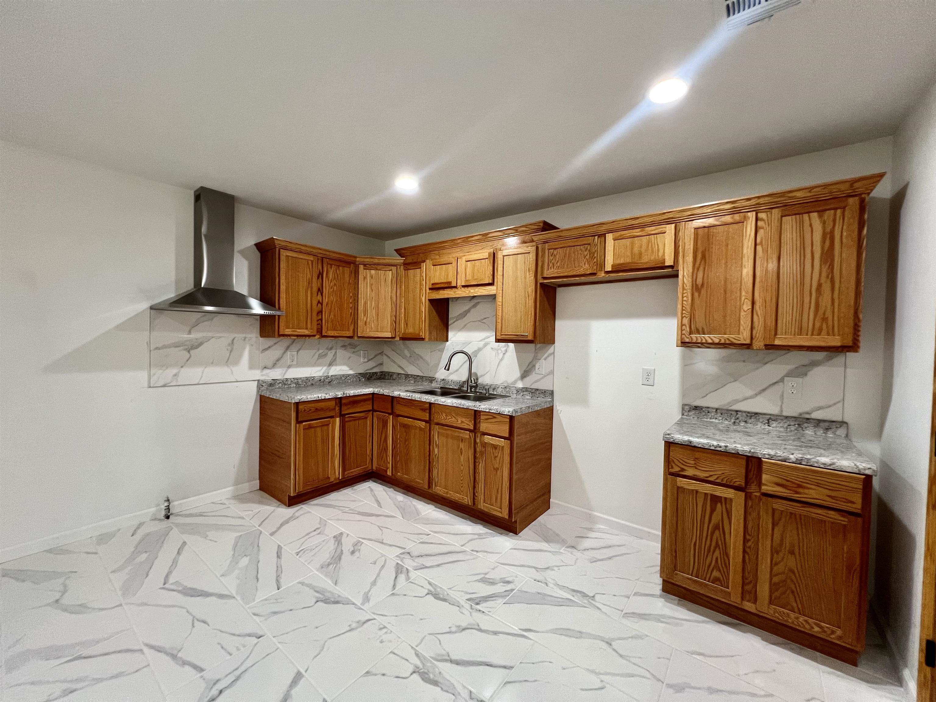 210 E Quincy