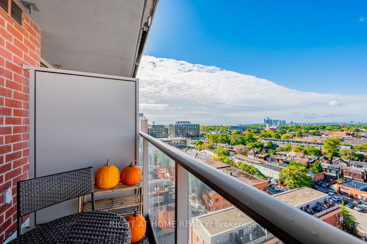 1369 W Bloor St 1410