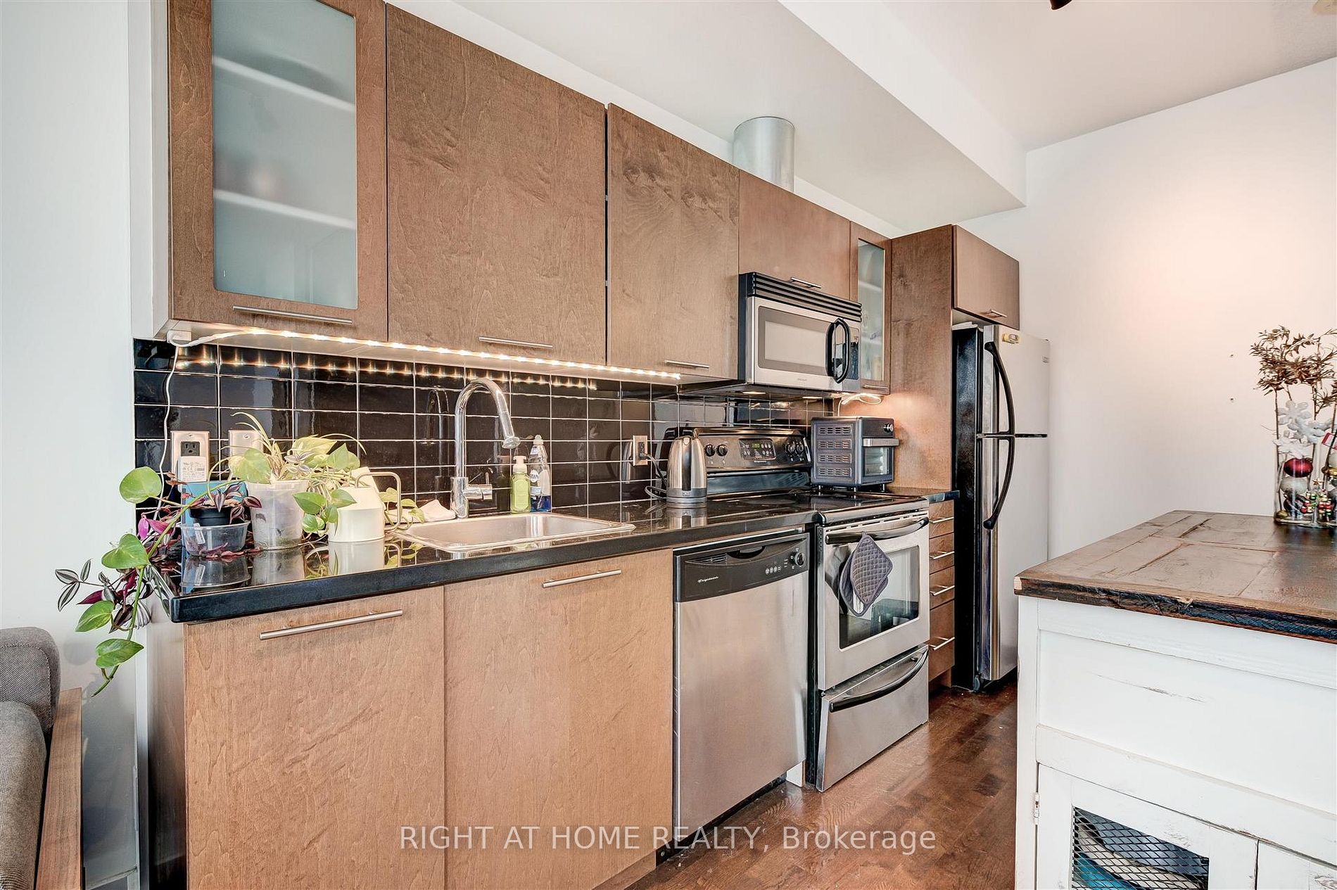 33 Mill St 1709