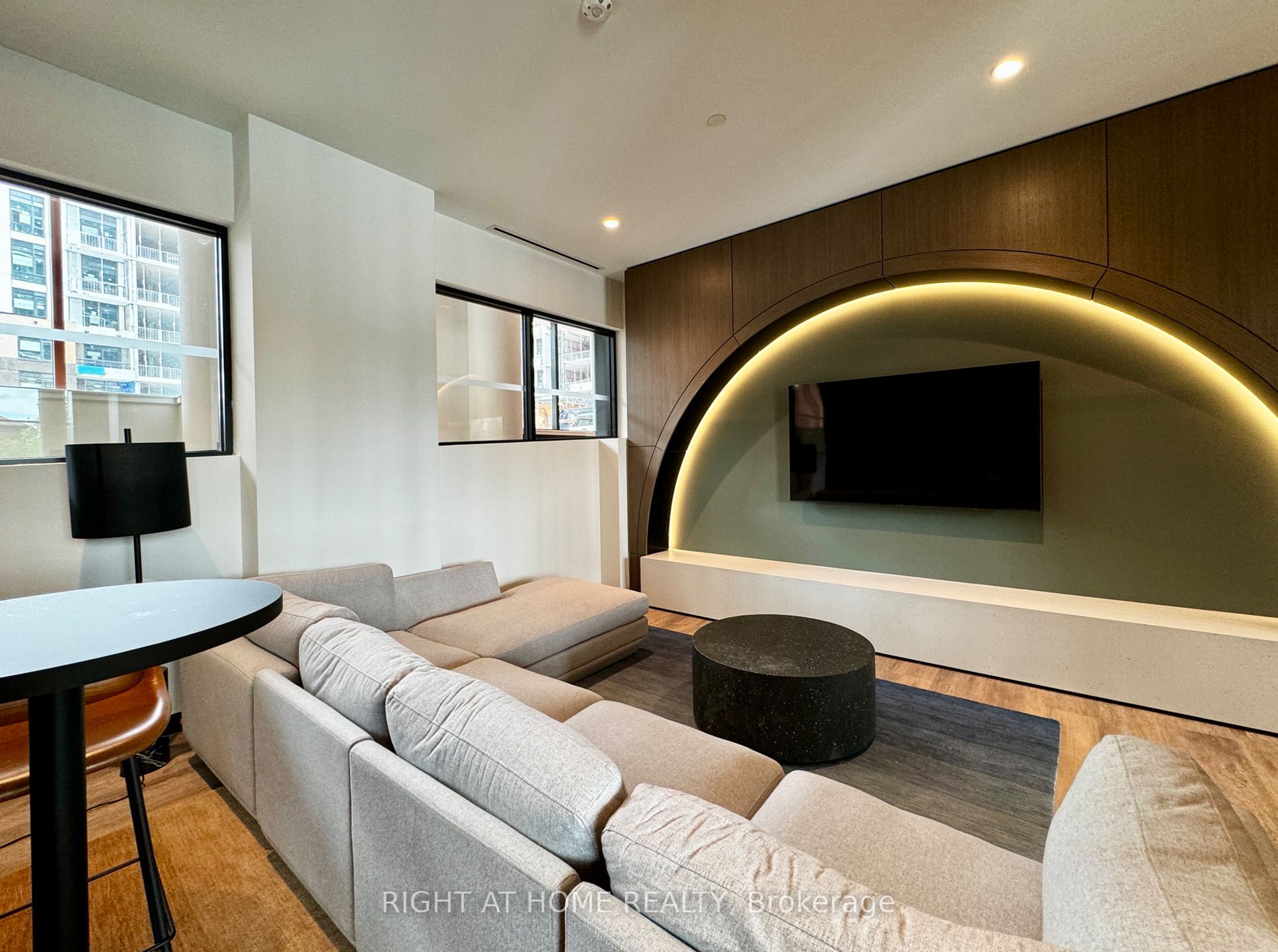 7950 Bathurst St 2110