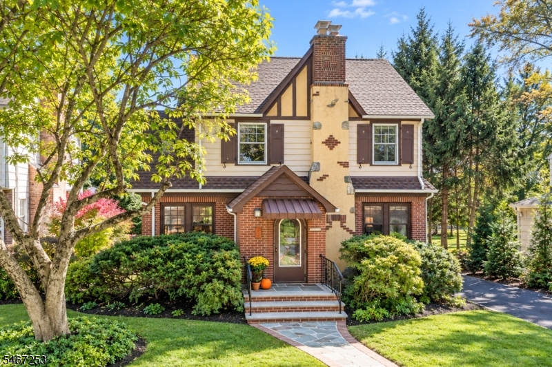 54 Van Doren Ave