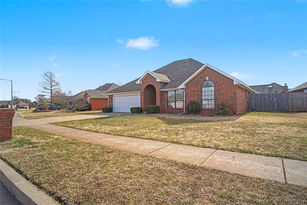 Charming home in West Norman's desirable Castlerock addition featuring spacious living areas a functional open layout , and a private primary suite , Conveniently located near shopping, dining  schools and major roadways. A fantastic opportunity in a prime location.