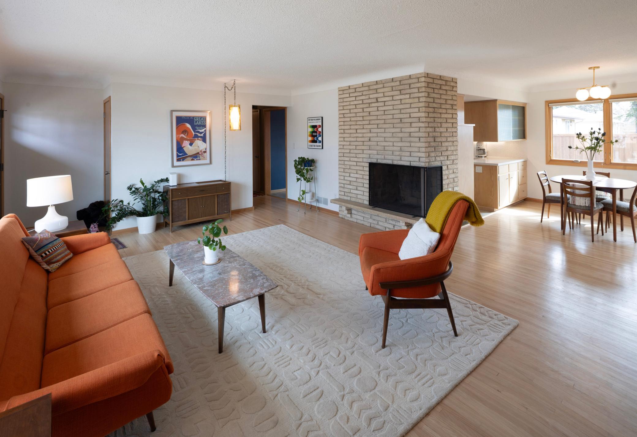 2420 Dunlap Street N