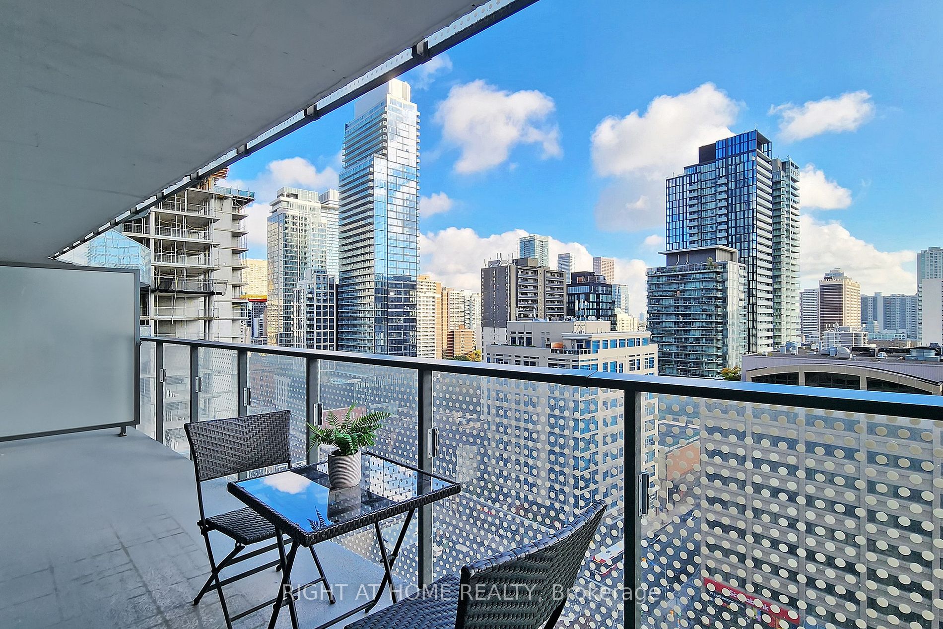 11 W Wellesley St 1301