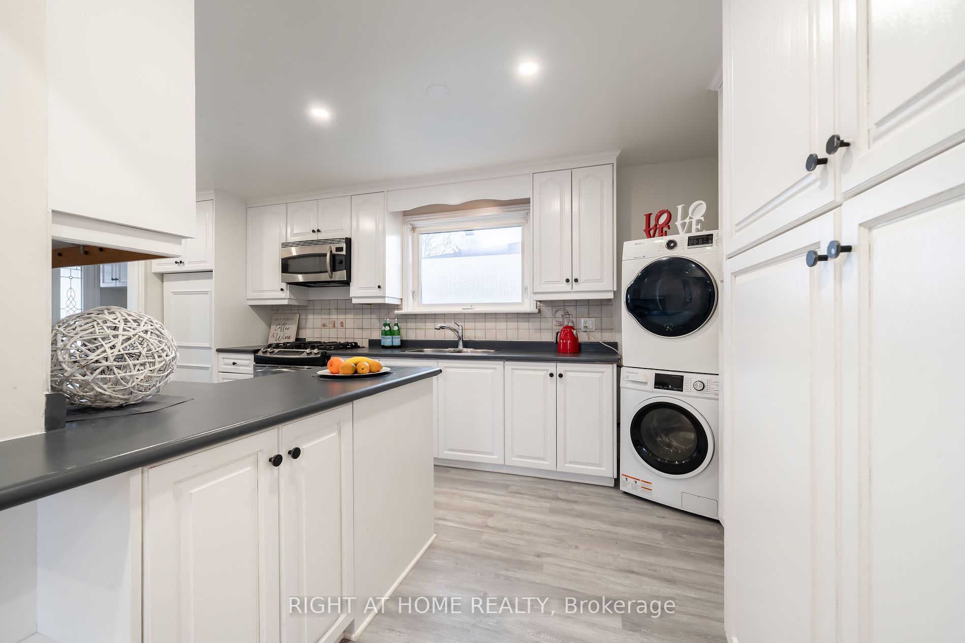 190 Archdekin Dr