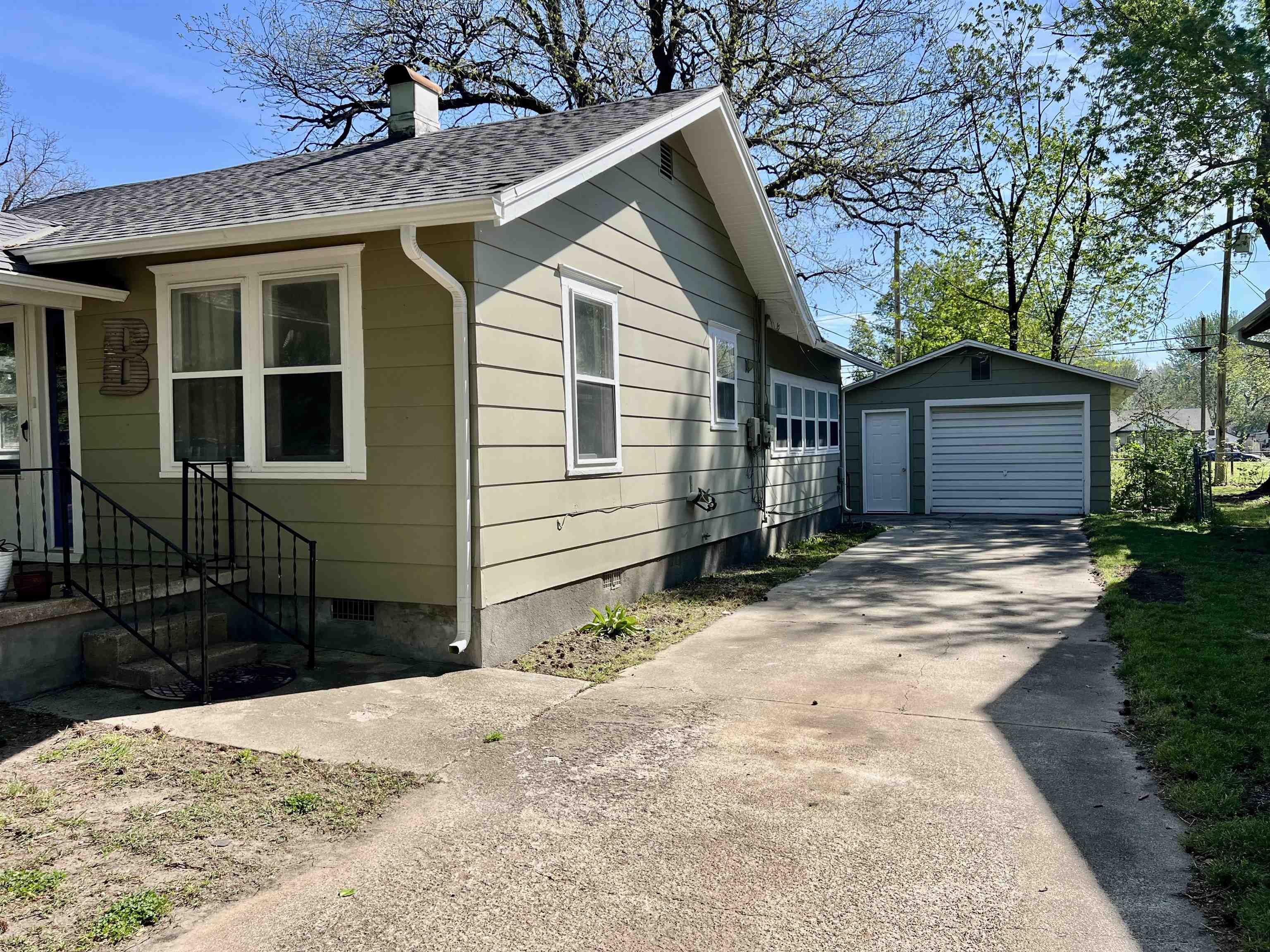 1118 N B