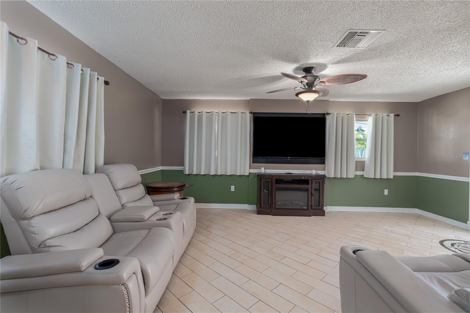 5318 Palmetto Point Drive