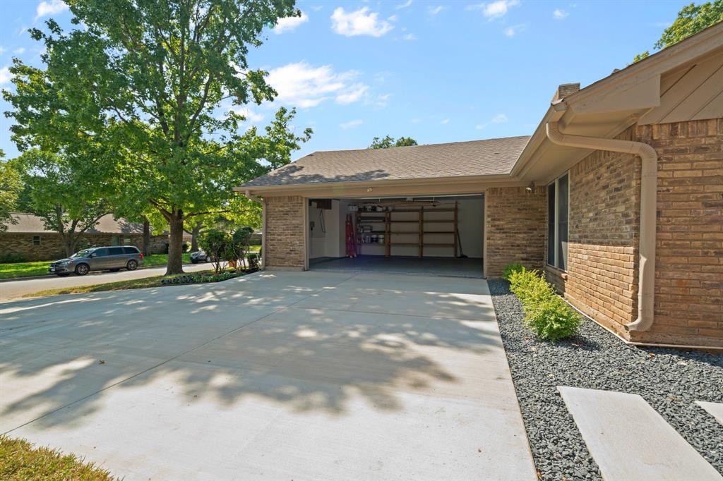 2011 Riverforest Drive
