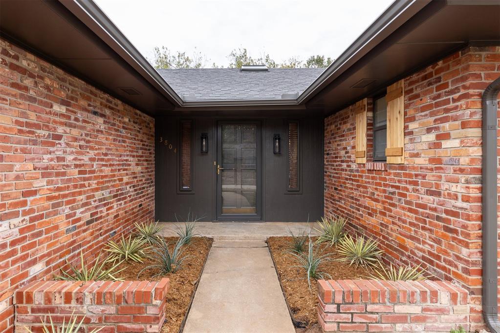 Nestled at 3804 Jim Robison DR, Edmond, OK 73013, this single-family residence offers an incredible opportunity to establish roots in a desirable area; this home presents a canvas ready for your personal touch. The residence includes three bedrooms, providing room to customize for your unique lifestyle, whether it be creating inviting guest spaces or establishing productive home offices. The two-garage spaces offer shelter for vehicles and additional storage. Constructed in 1973, this property offers a unique opportunity to own a piece of Edmond's history.