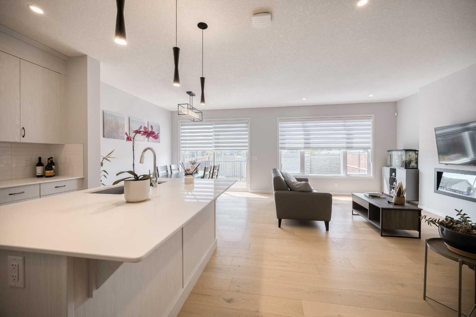 156 Ambleside Crescent NW