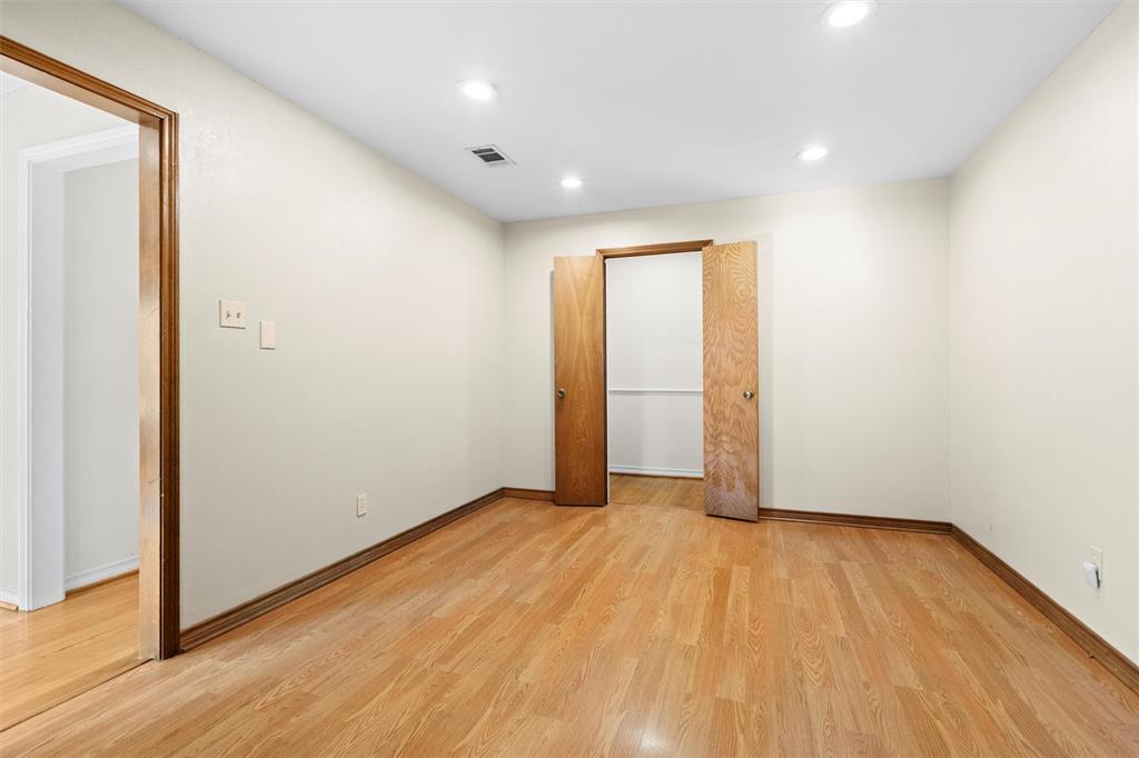 1222 W Lovers Lane