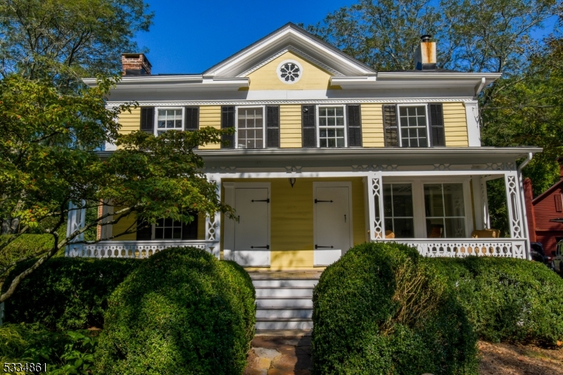 321 Main St-Mountainville
