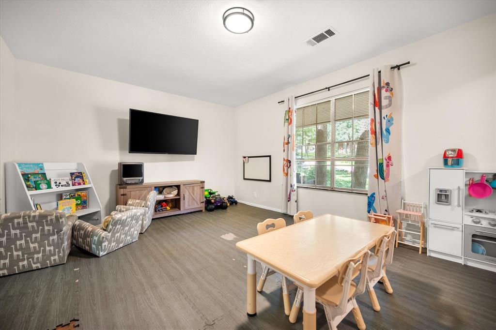 803 Live Oak Lane
