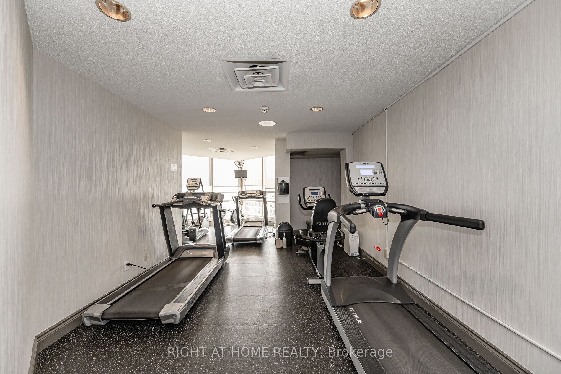 45 Kingsbridge Garden Circ 503