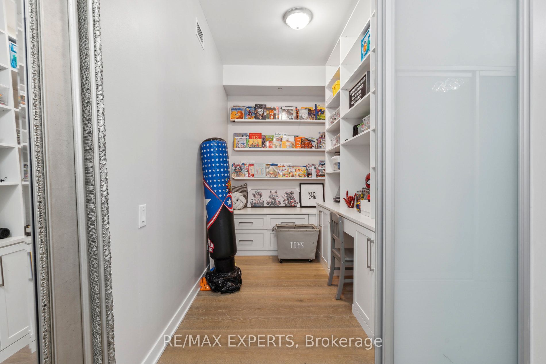90 Park Lawn Rd PH-3007